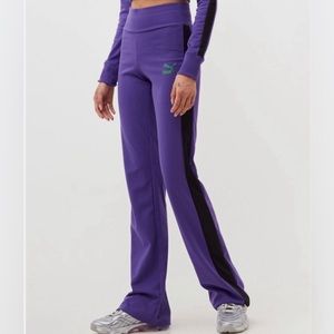 Puma & Dua Lipa active pants.